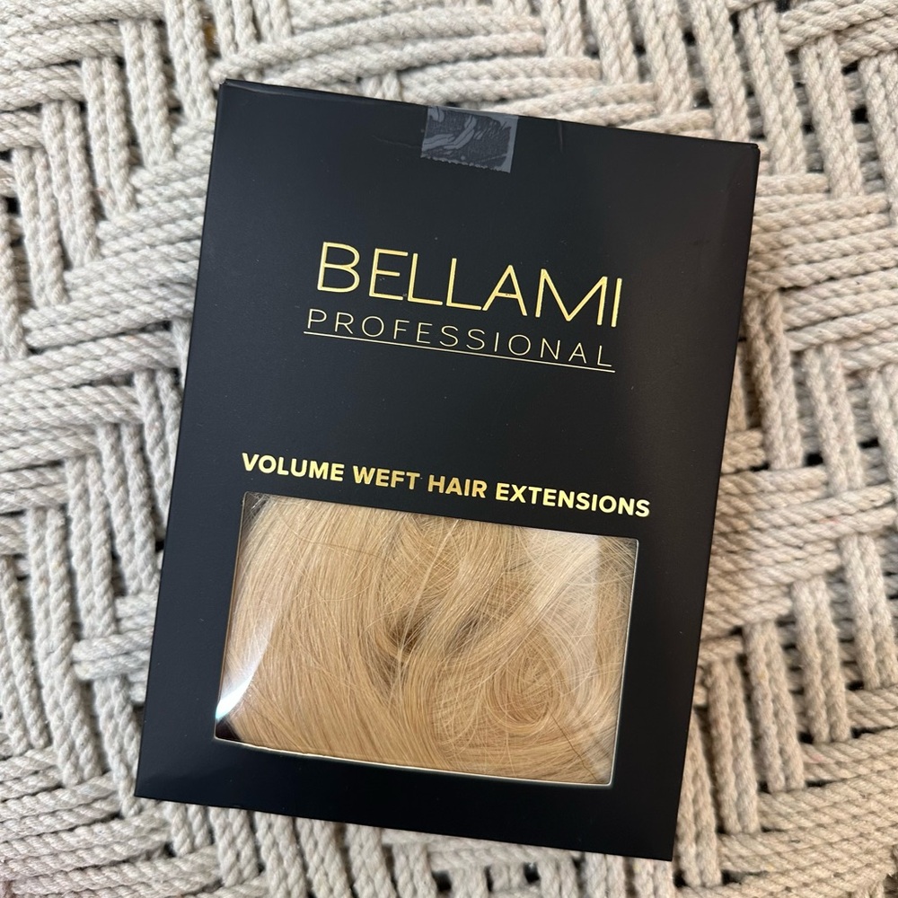 BELLAMI Professional 22” Golden Blonde Volume Weft Hair Extensions